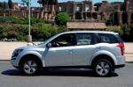 Mahindra XUV500 2012 года